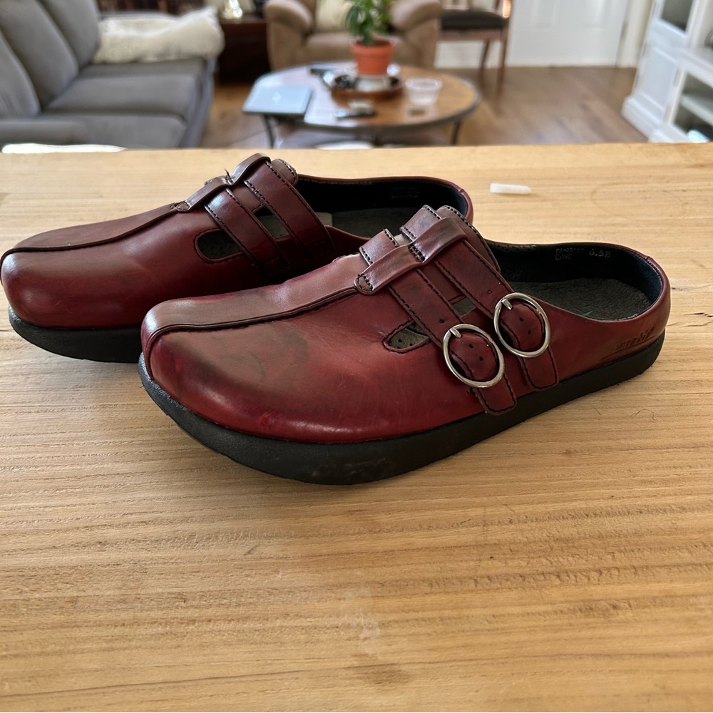 Earth Burgundy Casual Shoes - Picture 3 of 8